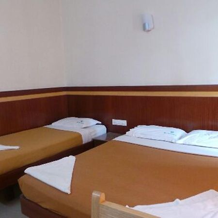Mlc Gateway Deluxe Inn バンガロール エクステリア 写真