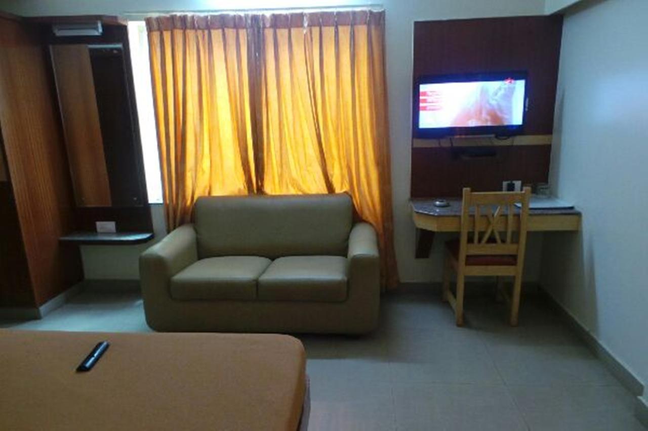 Mlc Gateway Deluxe Inn バンガロール エクステリア 写真